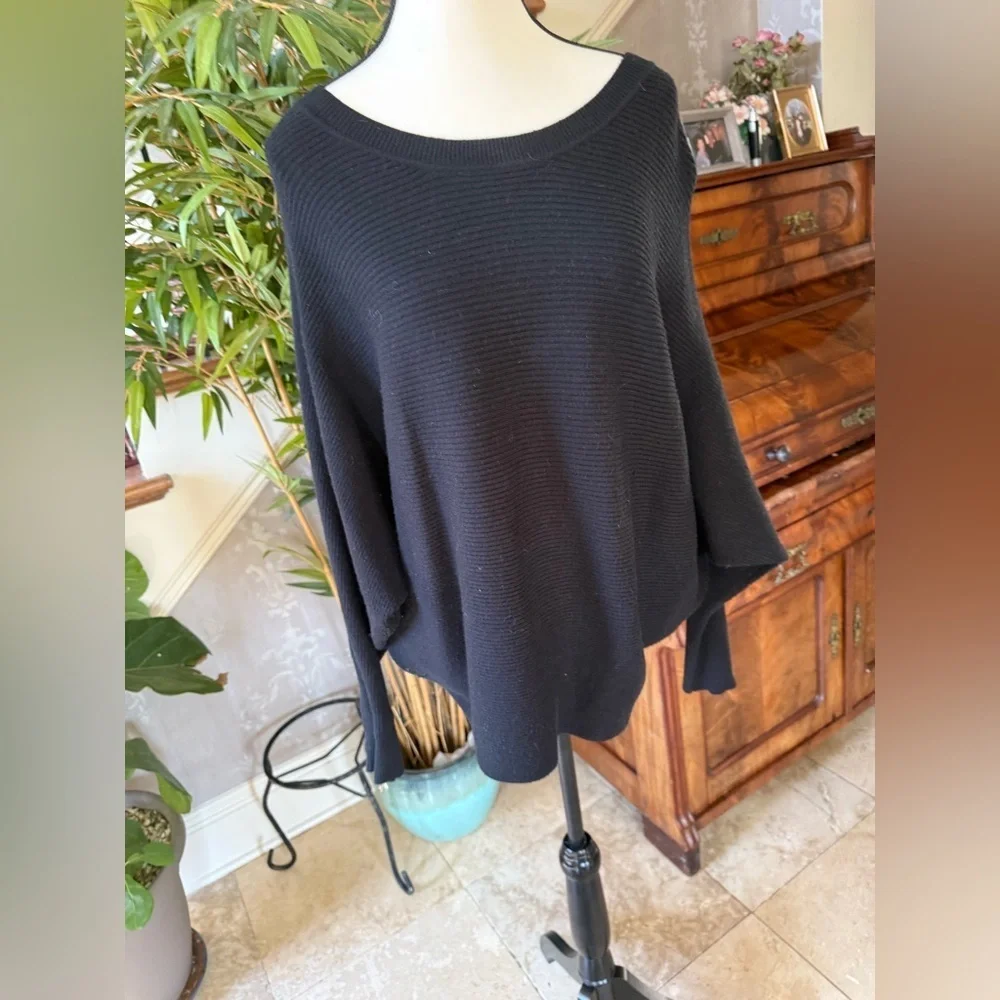 CARMEN by MARC VALVO ladies pull over a crewneck long sleeve black sweater MED - Picture 7 of 14